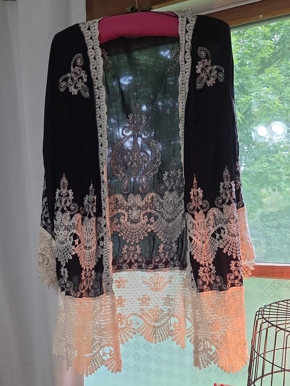 Solitaire Kimono Cardigan Womens Size  Black White Embroidered Crochet Lace